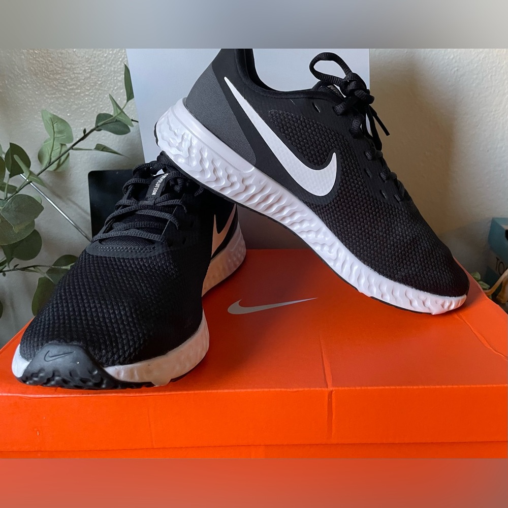 Men’s Nike Revolution 5 running shoes